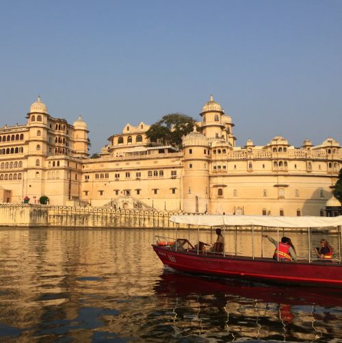 Jaipur to Udaipur Bus Rental Service